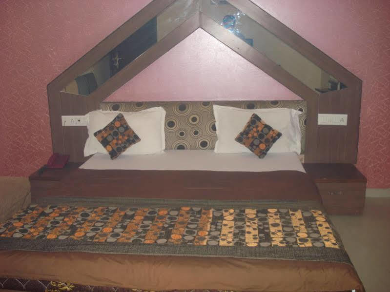 Oyo 4161 Hotel Shailly Inn Ahmedabad Exterior foto